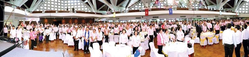 บรรดาน้องใหม่ที่เข้าจุฬาฯเมื่อปี2510  ร่วมงานฉลองครบ50ปีน้องใหม่จุฬาฯด้วยบรรยากาศของงานเต็มไปด้วยมิตรภาพที่อบอุ่น 