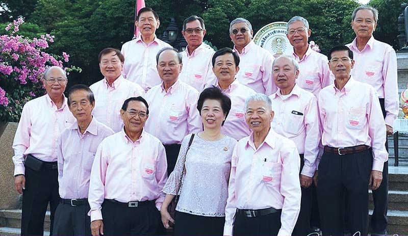 ประธานรุ่นคณะวิศวกรรมศาสตร์  สุสรรค์แก้วชัยรักษ์ และกิจจา จำนงค์อาษาประธานกิจกรรมระหว่างปีผู้รวมพลังสำคัญที่ทำให้กิจกรรมหลากหลายสำเร็จราบรื่น