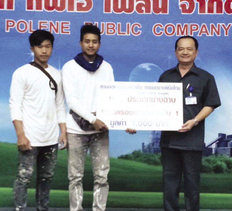 รางวัลรองชนะเลิศอันดับ 1“ประเภทช่างฉาบ” เงินรางวัล 7,000 บาท MR.SAI SAI MINE และ MR.SAI BA SEIN

