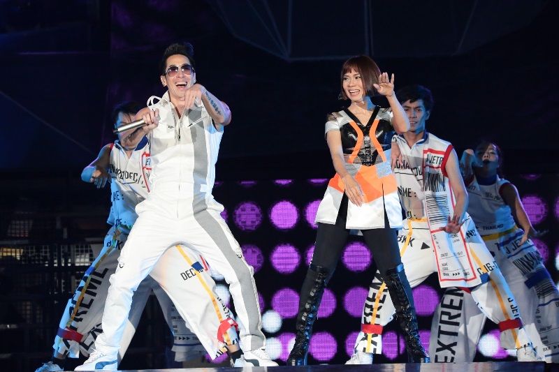 ใครจะไปคิดว่าจะได้เห็น ราชินีหมอลำ จินตหรา พูลลาภ
ฟีดเจอริ่งกับ King of dance เจ เจตริน ที่ดูๆแล้วเคมีเข้ากันได้อยู่นะ  รึว่าต่อไปพ่อเจจะมาลองสายนี้ดูบ้างก็โออยู่นะ
