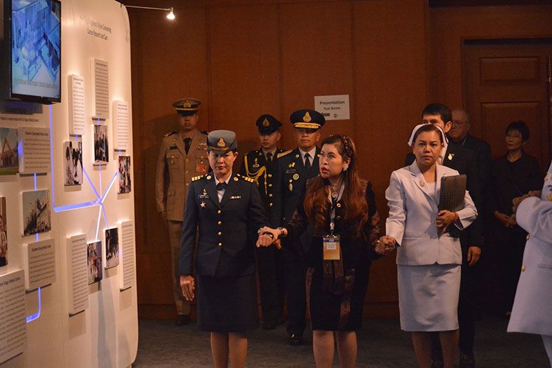 เสด็จทอดพระเนตร “นิทรรศการเฉลิมพระเกียรติ 60 พรรษา”