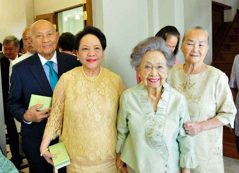 จิตริก-ท่านผู้หญิงวิวรรณ เศรษฐบุตร,คุณหญิงวิจันทรา บุนนาค และ แช่มชื่น บุรณศิริ