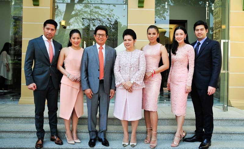 สันติ-อรุณี ภิรมย์ภักดี, ภูริต- นิสามณี ภิรมย์ภักดี, ปิติ-วรนุช ภิรมย์ภักดี และ ปรีดิ์ ภิรมย์ภักดี