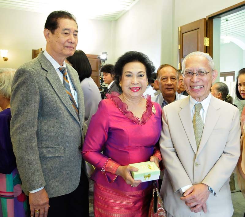 คุณพ่อเจ้าบ่าว ศ.ภิชานไกรฤทธิ์ บุณยเกียรติ กับ กัปตันณัฐธนนท์-ภิญญดาพัชญ์ ชำนาญศรีสินเพชร