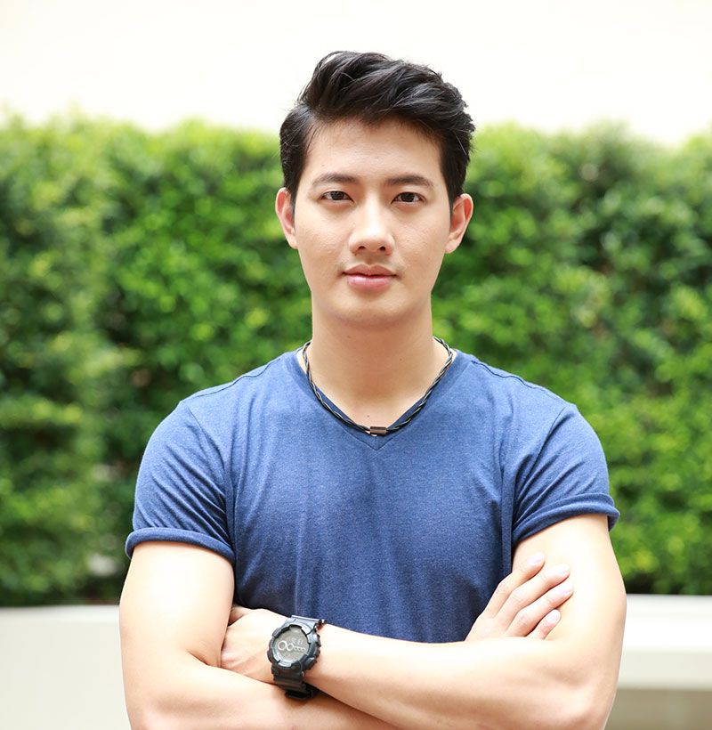 เป้-อารักษ์

“จริงๆ มีหลายปีนะครับ แต่ปีที่แล้วผมได้อยู่กับพ่อแม่ครับ พาท่านไปเดินโตเกียวครับ กินเดินอย่างมีความสุขกันที่นั่น ผมชอบช่วงเวลาแบบนี้ครับ คือไปกับครอบครัว พาไปเที่ยวที่แปลกๆ แล้วเป็นครั้งแรกที่ได้กินอะไรอร่อยๆ ได้เดินดูโน่นนี่กันแล้วที่ญี่ปุ่นผมว่าเหมาะที่สุดครับ ปีนี้ก็แพลนกันว่าจะไปอีก แต่ว่าเปลี่ยนเมืองครับ”