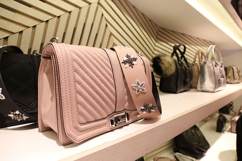 คอลเลคชั่นฮอลลิเดย์แอนด์รีสอร์ท 17-18

