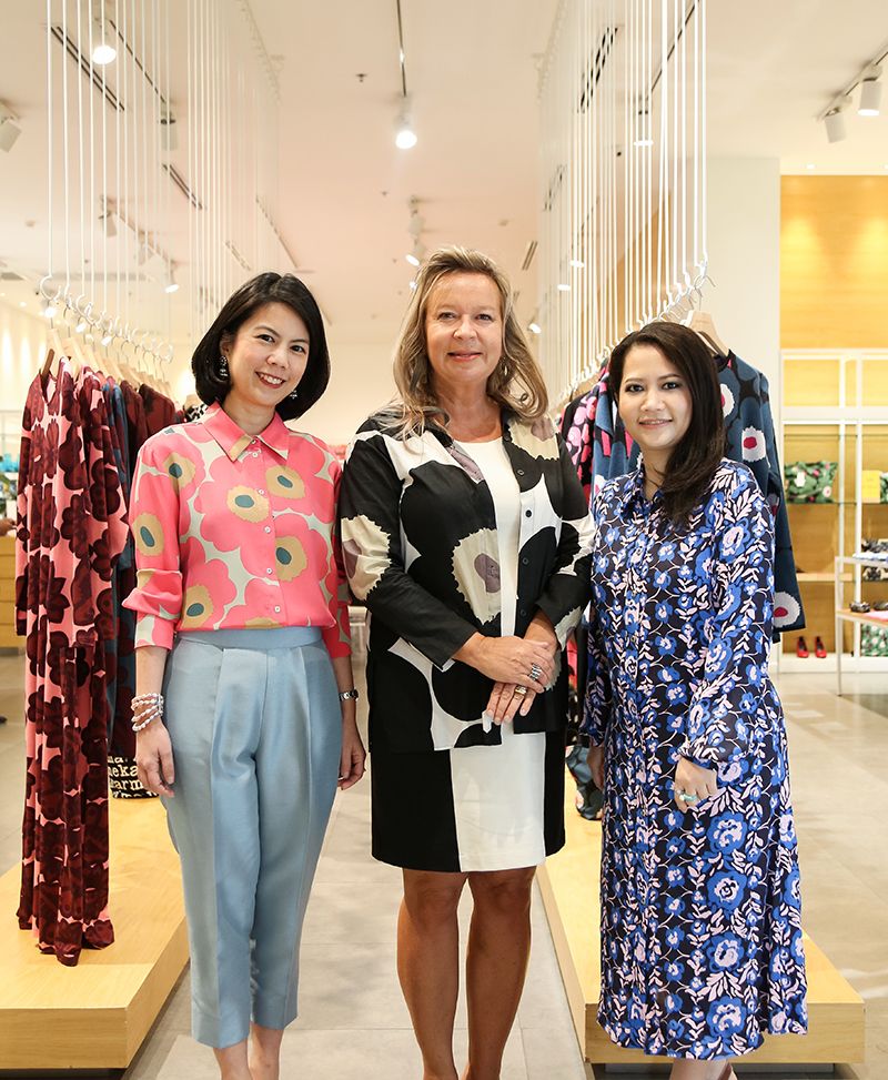 (ซ้าย) สุภาเพ็ญ วิจิตรญาณพล, ตีน่า มาร์ตินส์ และแพรวไพลิน เอมอักษร