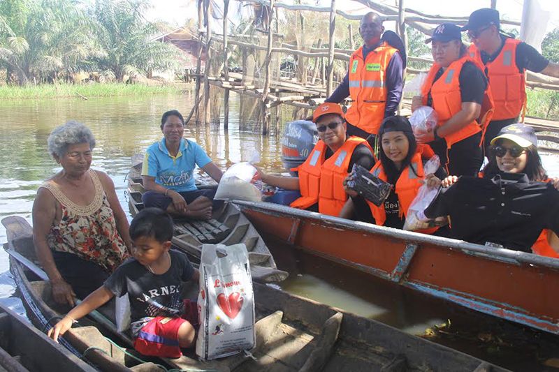 ลงพื้นที่แจกของ