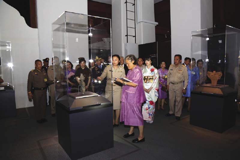 เสด็จฯทอดพระเนตรศิลปทัศน์ญี่ปุ่น