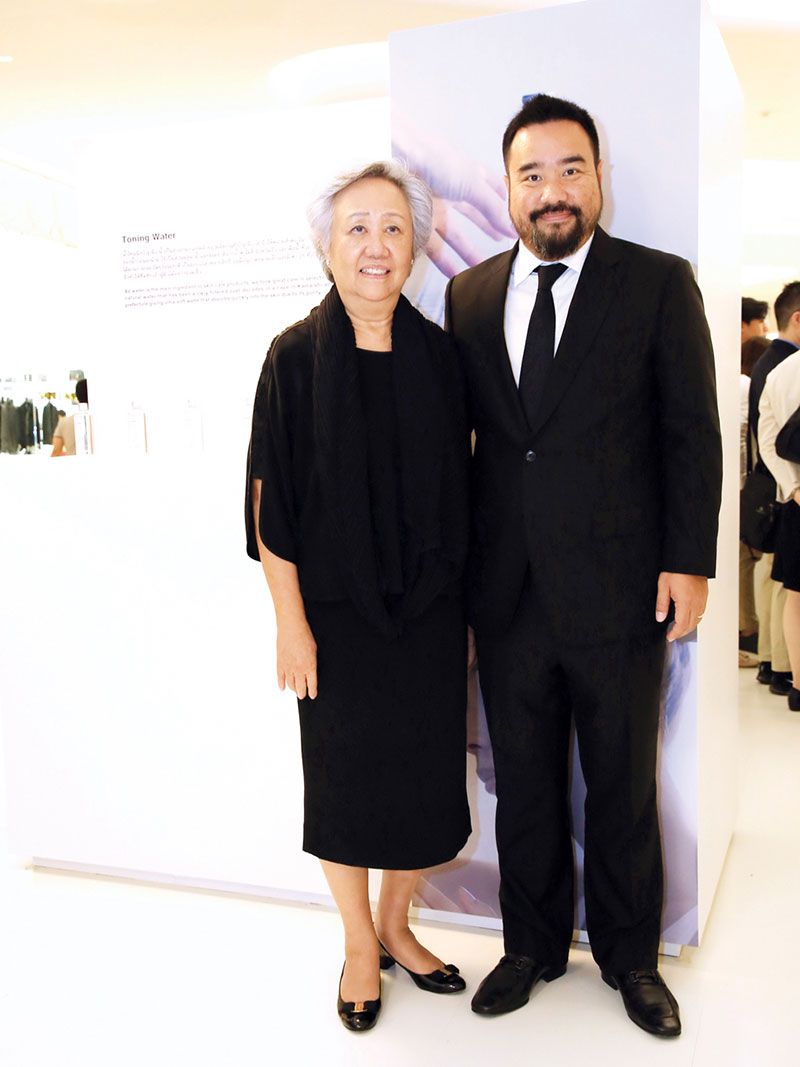 คุณหญิงพวงร้อย ดิศกุล ณ อยุธยา และ ม.ล.ดิศปนัดดา ดิศกุล