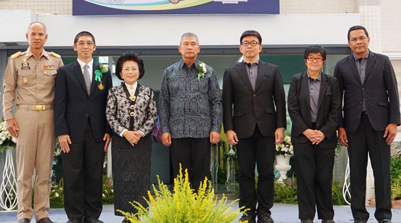 พล.ต.ท.วรศักดิ์ นพสิทธิพร ผช.รมต.ประจำสำนักนายกฯ, สนิท ศรีวิหค รองผู้ว่าฯ จ.ภูเก็ต, อธิปัตย์ บำรุง ผอ.สำนักงานบริหารและพัฒนาองค์ความรู้ (องค์การมหาชน), สมใจ สุวรรณศุภพนา นายกเทศมนตรีนครภูเก็ต ในพิธีเปิดอุทยานการเรียนรู้นครภูเก็ต