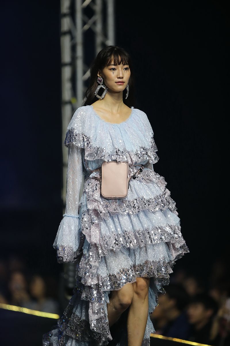 แฟชั่นโชว์แบรนด์ “ธร”