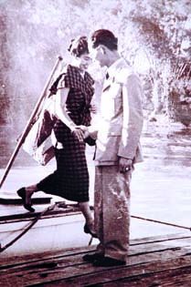 2.	พระบาทสมเด็จพระปรมินทรมหาภูมิพลอดุลยเดช บรมนาถบพิตร พร้อมด้วย สมเด็จพระนางเจ้าสิริกิติ์ พระบรมราชินีนาถ ในรัชกาลที่ 9 ทรงห่วงใยราษฎร จึงเสด็จพระราชดำเนินไปทอดพระเนตรกิจการภายในเรือพระราชทาน “เวชพาหน์” ในโอกาสที่เสด็จพระราชดำเนินไปทรงประกอบพิธีบวงสรวงพระวิญญาณสมเด็จพระนเรศวรมหาราช ณ อนุสรณ์ดอนเจดีย์ จ.สุพรรณบุรี  เมื่อวันที่ 20 กันยายน พ.ศ. 2498
