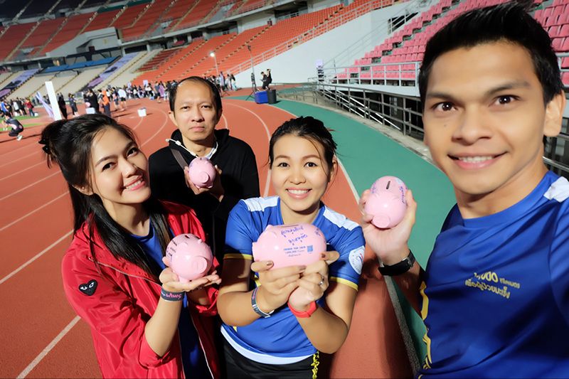 ร.ต.ต.รอมฎอน แวอูเซ็ง พ่อหมูทีมบูรินหมูบิน และลูกหมูในทีม
