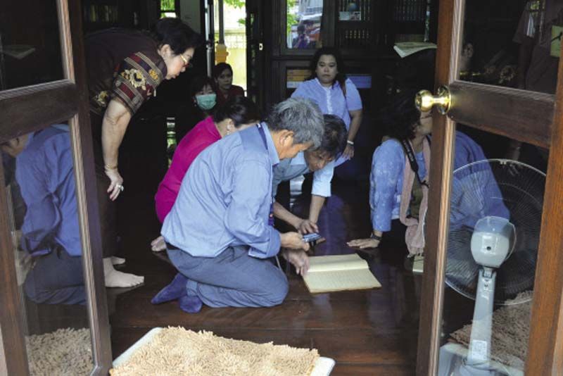 สำรวจวรรณกรรมต้นฉบับ