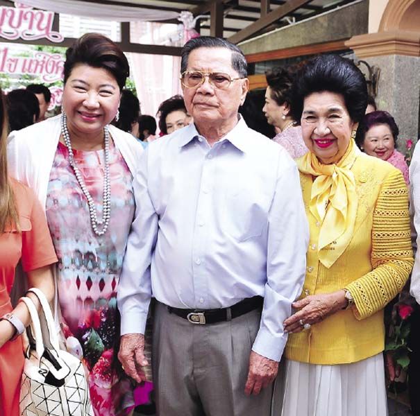 พล.อ. สิงหา เสาวภาพ กับ รัญชา- คุณหญิงโรสบราลบุรีภัณฑ์ 