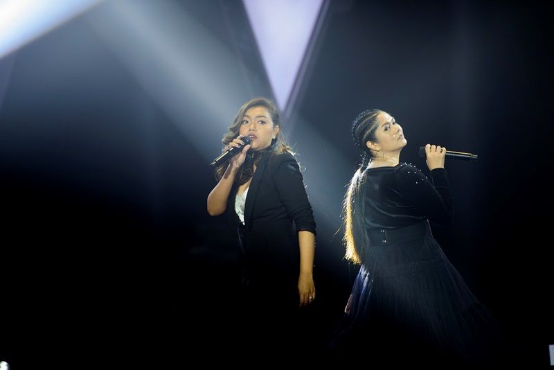 ฝ้าย-ยุคลฉัตร เกษภาษา และ สาวเสียงกังวาน       กูเกิ้ล-ขนิษฐา ไบ๋สกุล” จากทีม โค้ชก้อง สหรัถ 