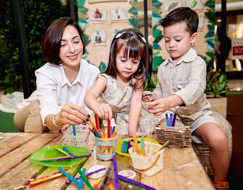 บรรยากาศการทำกิจกรรมเสริมพัฒนาการในฐานต่างๆ