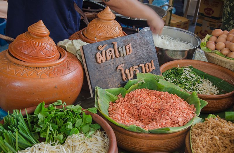 ผัดไทโบราณจากตลาดน้ำขวัญเรียม