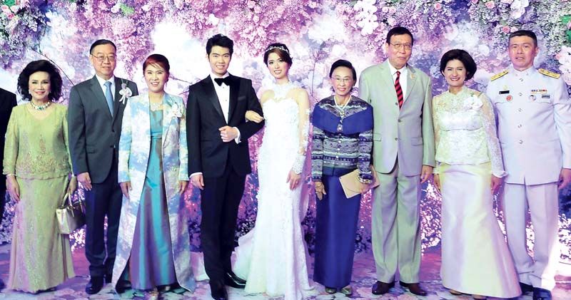 ประธานสภานิติบัญัญติแห่งชาติ ศ.พิเศษ พรเพชร- อารยา วิชิตชลชัย และอุไร คุณานันทกุล ร่วมแสดงความยินดี