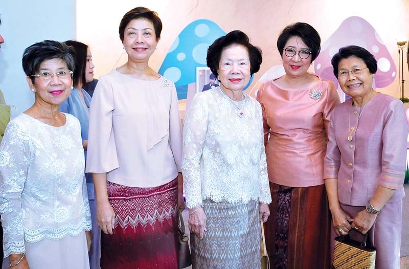 คุณหญิงอรศรี วังวิวัฒน์ กับบุตรสาว ปิ่นทิพย์ บูรณสถิตย์พร 