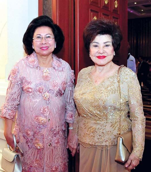 รศ.ดร.วีณา เชิดบุญญชาติกับ สวลี ผกาพันธุ์