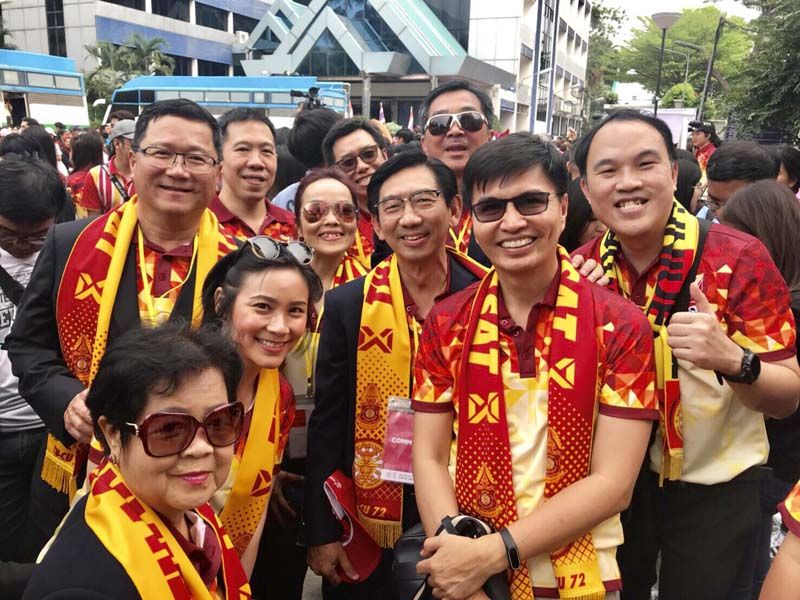 ศ.ดร.สมคิด เลิศไพฑูรย์ กับศิษย์เก่า มธ. ร่วมสามัคคี