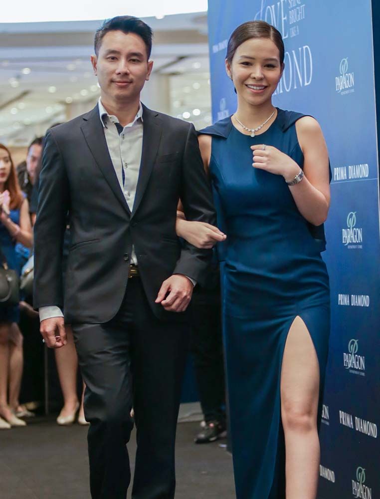 รองอั๋น-พ.ต.ท. อรรถพล อิทธโยภาสกุล และ โอบอุ้ม-รัสรินทร์ ชุมสาย ณ อยุธยา