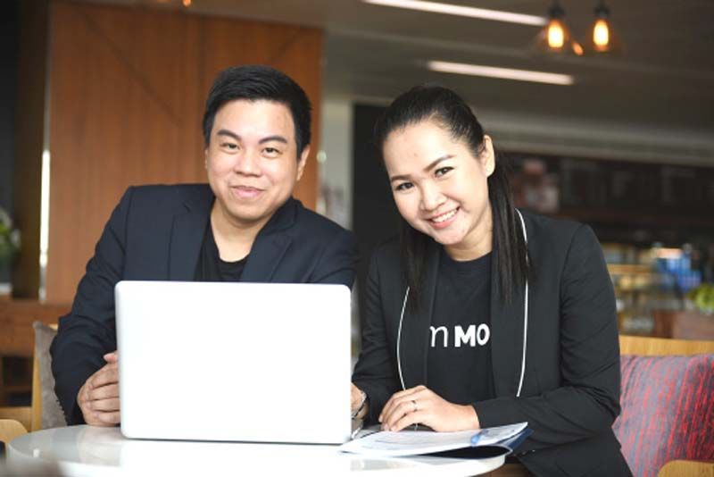 กูรูด้านการเงิน กวิน สุวรรณตระกูล และ ปาจารีย์ ปานขาว