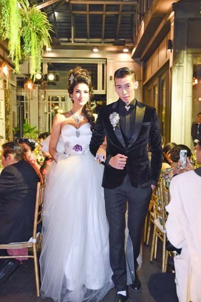 นางแบบสวมใส่ ชุดเครื่องประดับไฮไลท์ ชิ้นที่ 103 The Carmelita (เดอะ คาร์เมลิตา)