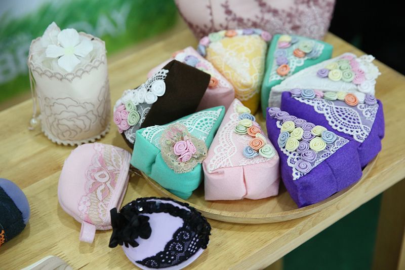 งานประดิษฐ์ สร้างอาชีพ สร้างรายได้ จากบราเก่า