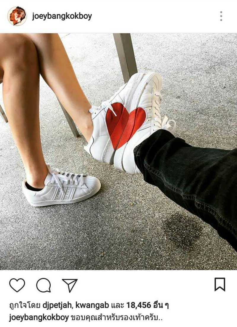 โจอี้ บอย ลงภาพรองเท้าคู่ แบบหัวใจครึ่งเสี้ยว ที่เชื่อว่าเป็นสาวหุ่นสวย กวาง The Face