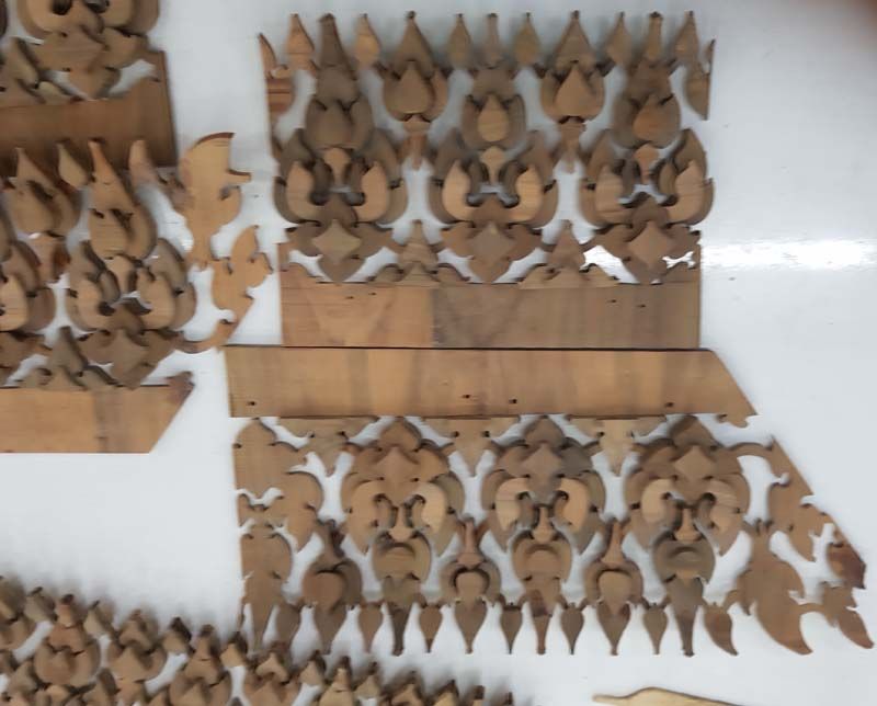 ลายดอกบัวเชิงบาตร์