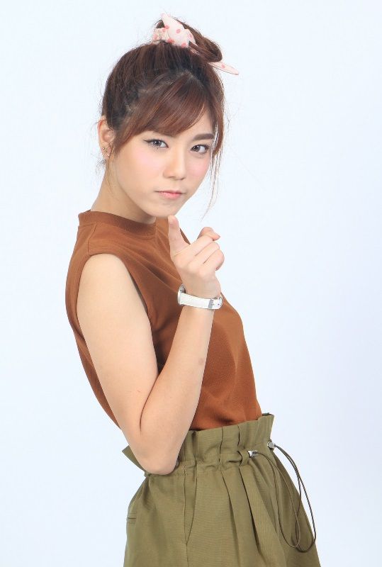 เหม่เหม-ธัญญวีร์  ชุนหสวัสดิกุล รับบท “น้ำหวาน”
สาวใสวัย 18 ปี นักเรียนมัธยมปลายเตรียมตัวเอ็นทรานซ์เข้ามหาวิทยาลัย  น้ำหวานรักอิสระ..ขี้อ้อน..ฉลาด..ทันคน  เวลาถูก พี่ว่าน (เกรซ) พี่สาวสุดเลิฟดุน้ำหวานจะกอดให้ใจอ่อน  ไหวพริบการเอาตัวรอดหายห่วง - - แต่ไม่รู้ใจตัวเองว่าอยากเลือกเรียนคณะอะไรในมหาวิทยาลัย  พ่อแม่เลยส่งเธอมาอยู่กับพี่สาวเพื่อค้นหาตัวเอง