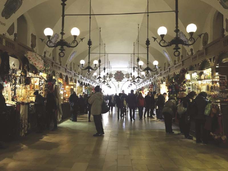 บรรยากาศร้านค้าภายใน Cloth Hall