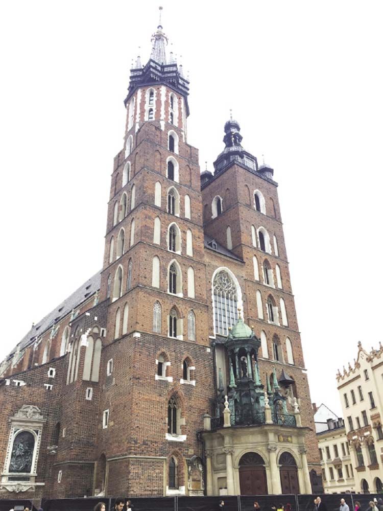 โบสถ์กลางจัตุรัส