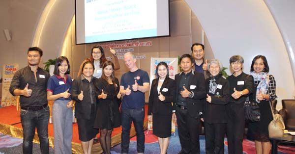 เดวิด เวลส์ ผอ.การออกแบบหลักสูตรเมกเกอร์จากศูนย์นิวยอร์กฮอลล์ ออฟ ไซนส์ และครูผู้ร่วมอบรม