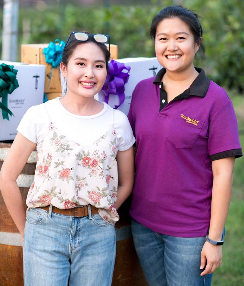 สองพี่น้องเจ้าของไร่ มีมี่-สุวิสุทธิ์ และ นิกกี้-วิสุตา โลหิตนาวี