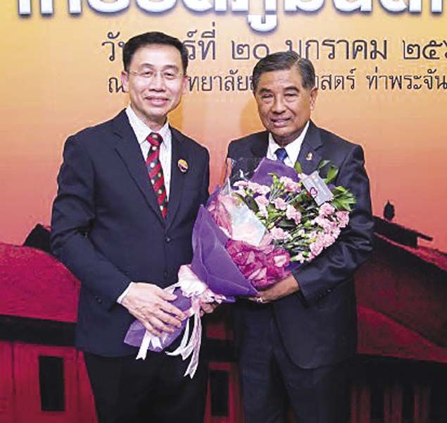 ศ.ดร.อุดม รัฐอมฤต ร่วมแสดงความยินดีกับ ศ.พิเศษ เรวัต ฉ่ำเฉลิม ศิษย์เก่านิติโดม รุ่น 2504