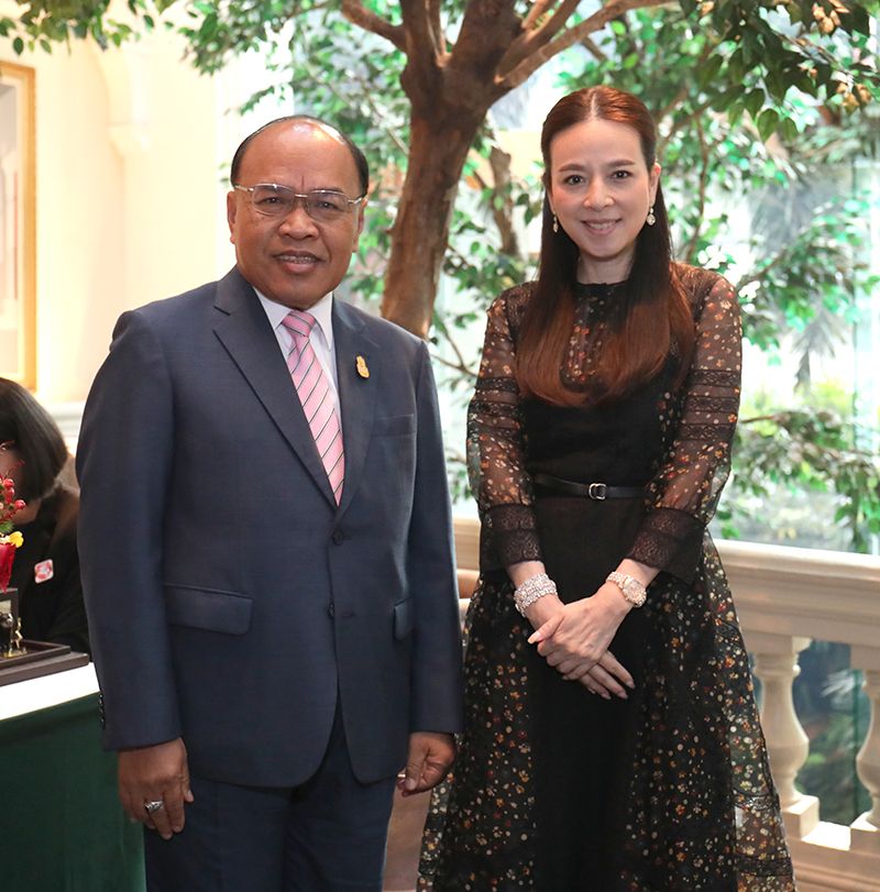 ปัญญา อุดชาชน กับ นวลพรรณ ล่ำซำ