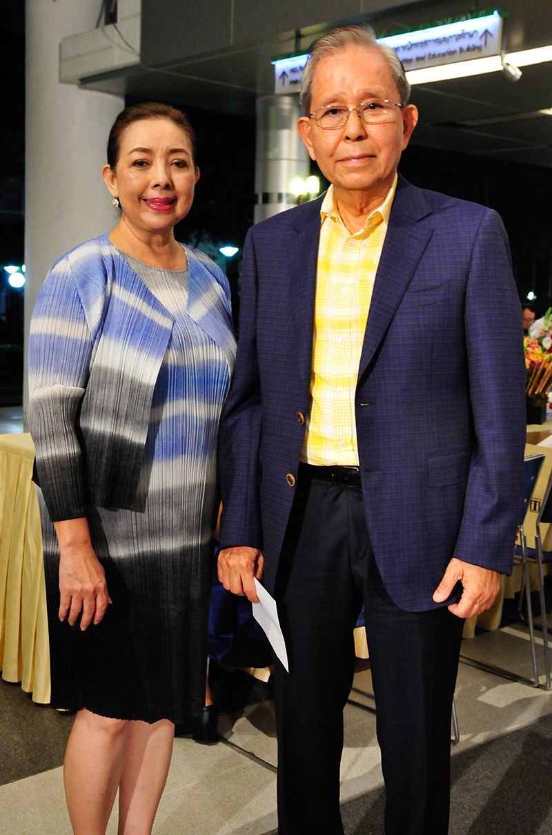 สมบัติ เลาหพงศ์ชนะ กงสุลกิตติมศักดิ์สาธารณรัฐบัลแกเรียประจำประเทศไทย และภริยา-ภคภร