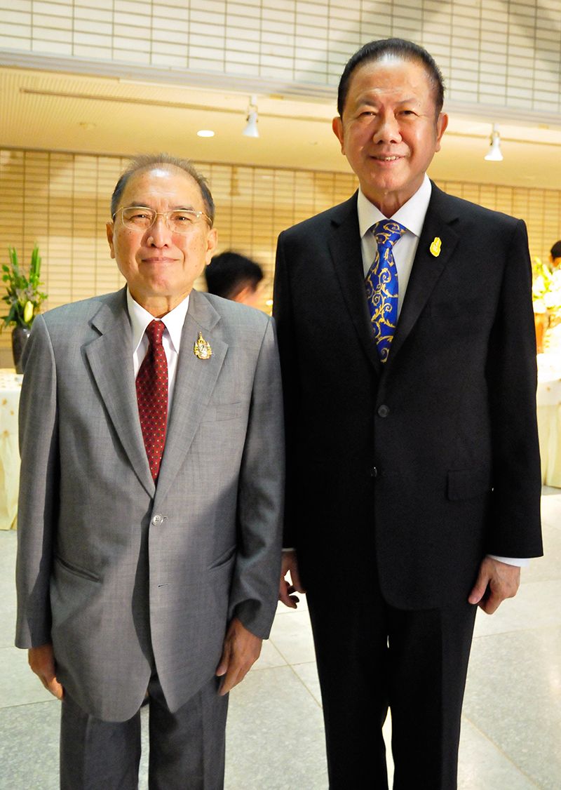 คมกริช วรคามิน เอกอัครราชทูต ณ กรุงบูคาเรสต์ กับ สนั่น อังอุบลกุล กงสุลกิตติมศักดิ์สาธารณรัฐมัลดีฟส์ประจำประเทศไทย
