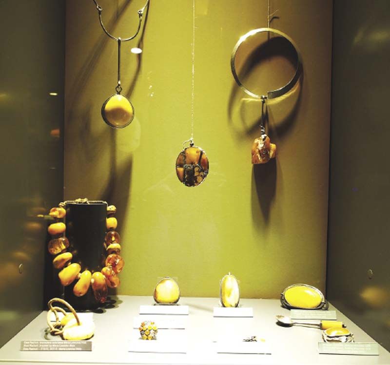 เครื่องประดับจาก Amber