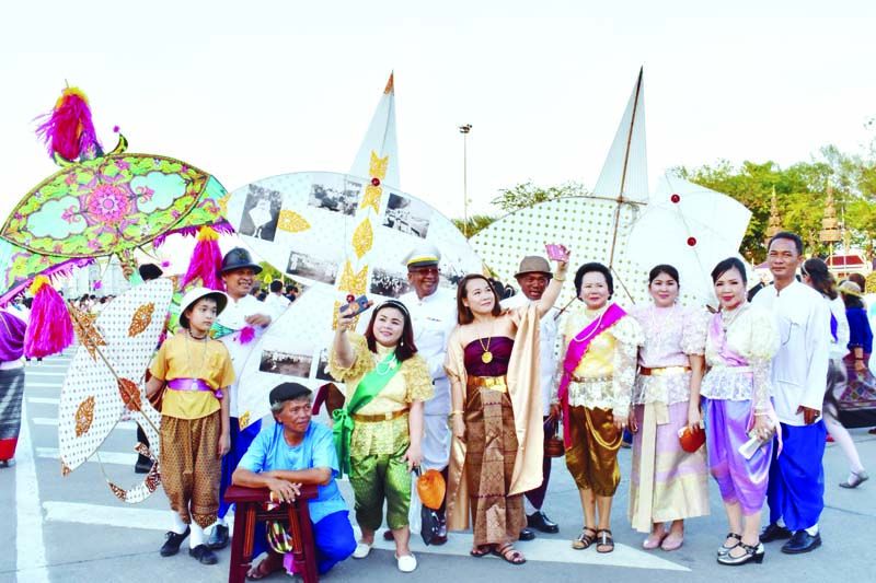 ดร.สุเมต สุวรรณพรหม ผู้ทรงคุณวุฒิกีฬาภูมิปัญญาไทย กระทรวงวัฒนธรรม พร้อมคณะ นำว่าวจุฬา ว่าวปักเป้า และว่าวเบอร์อามัส มาร่วมเผยแพร่ให้ประชาชนได้รู้จัก