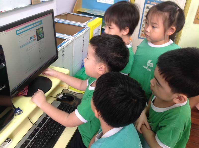 ช่วยกันสืบค้นข้อมูลผ่านอินเตอร์เน็ตและการอ่านหนังสือ