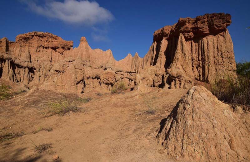 เสาดินนาน้อย