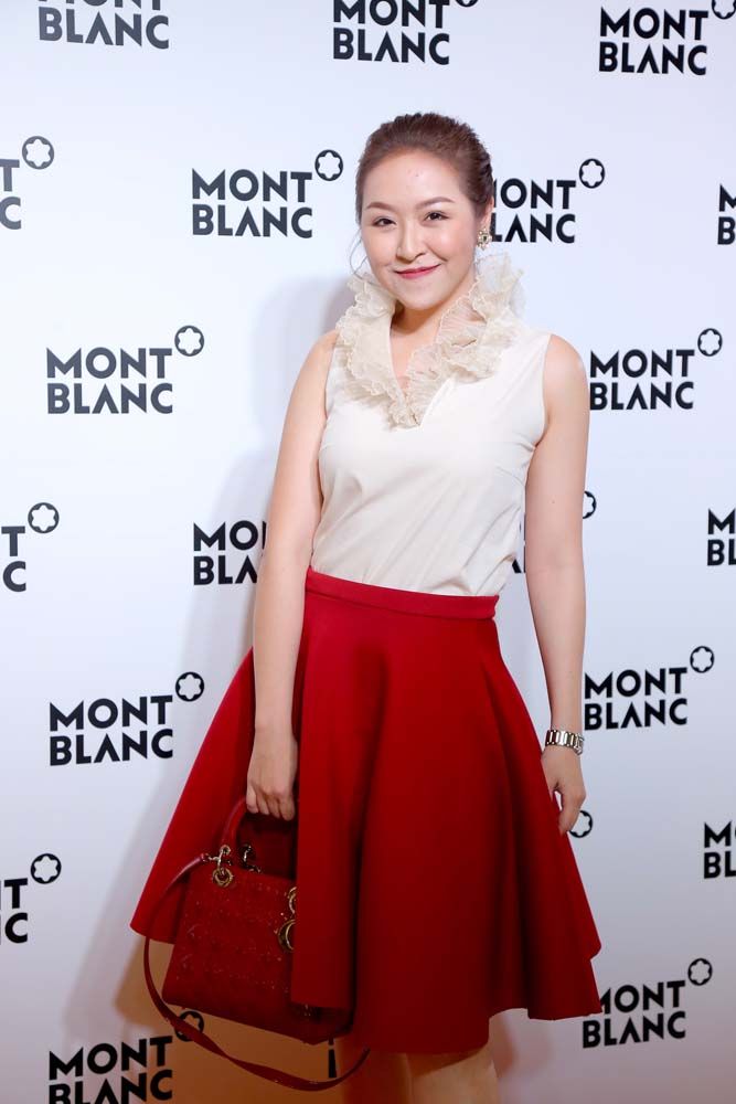 ณชา จึงกานต์กุล

