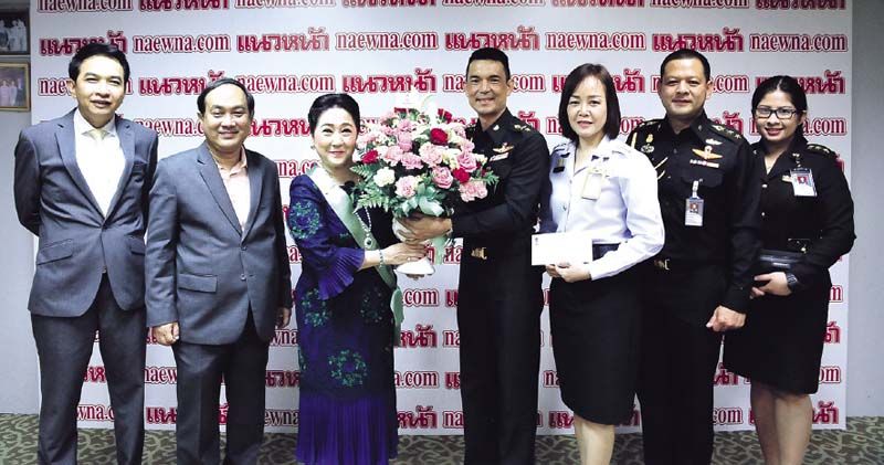 พันเอก วินธัย สุวารี เป็นผู้แทนกองทัพบกมาร่วมแสดงความยินดีกับ ผาณิต พูนศิริวงศ์ โดยมีสอง บก. ปริญญา ช้างเสวก และ ประชาไท ธนะณรงค์ ให้การต้อนรับ