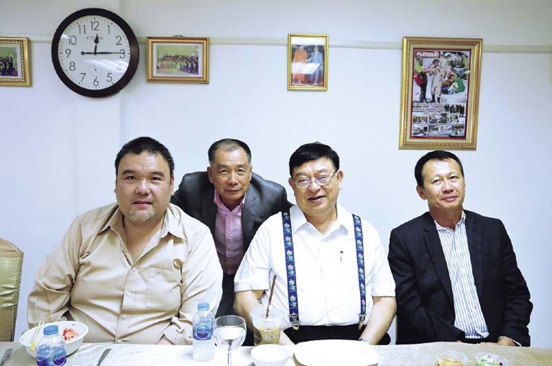 นรพล  พูนศิริวงศ์ ต้อนรับ รศ.เจิมศักดิ์ ปิ่นทอง และ กฤษณ์ ศิระประภาศิริ