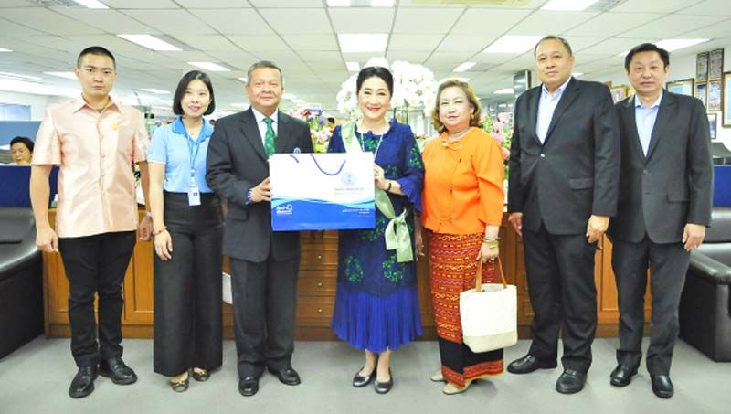 การประปานครหลวง พล.ร.ท.ณเดโช  เกิดชูชื่น กับ ดร.มนต์ชัย หนูสง กก.ผจก. และมรกต เธียรมนตรี จาก บมจ.ทีโอที